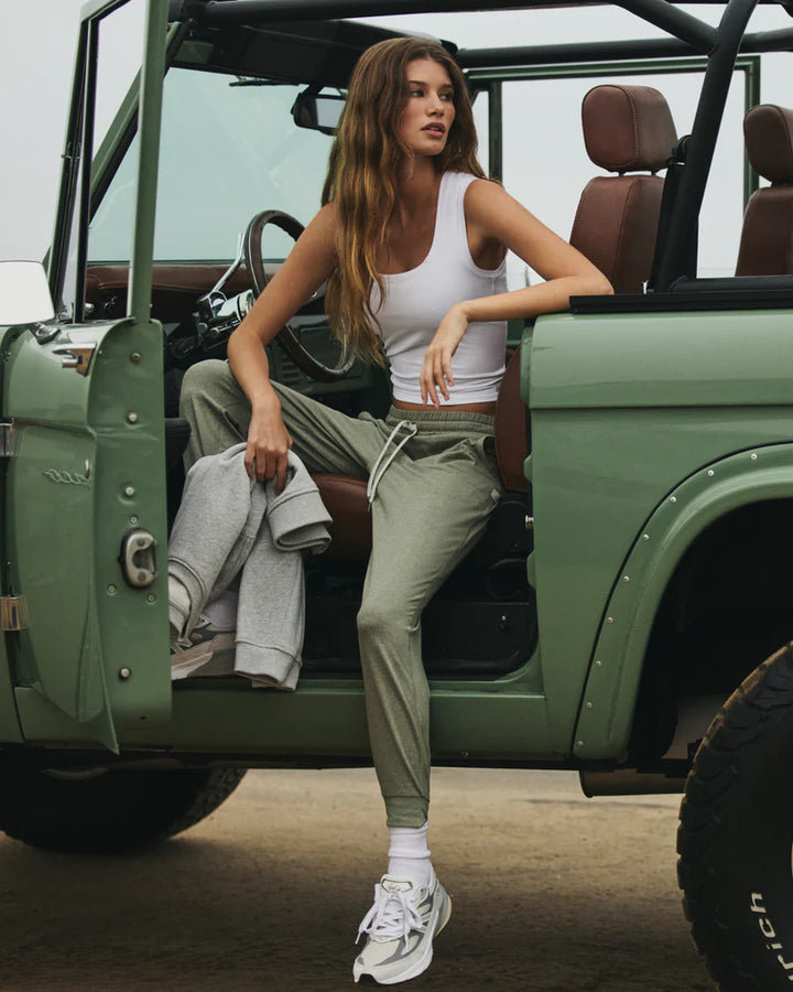 vuori Women's Performance Jogger in Laurel Heather