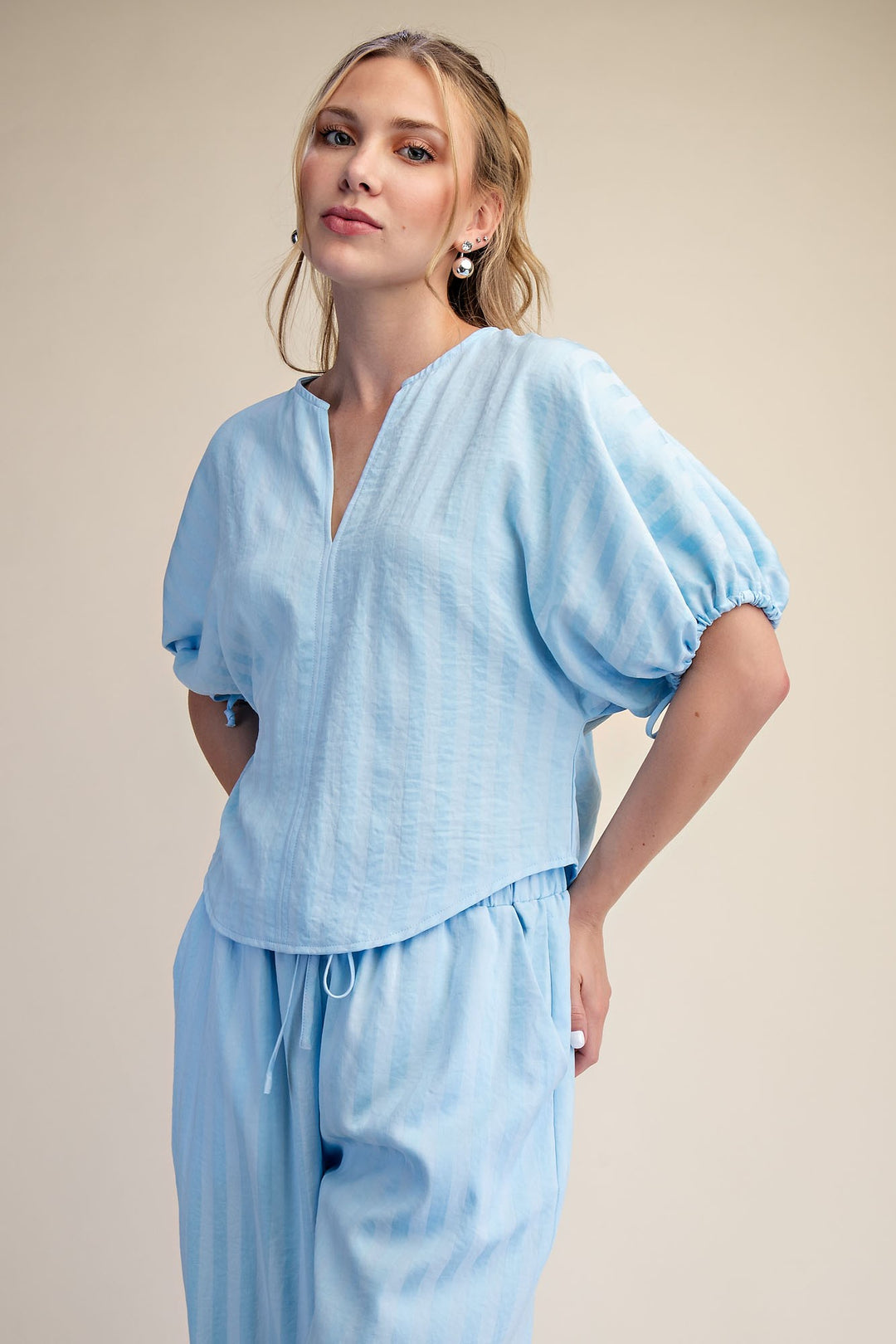 Sky Blue V-neckline Adjustable Tie Puff Sleeves Top