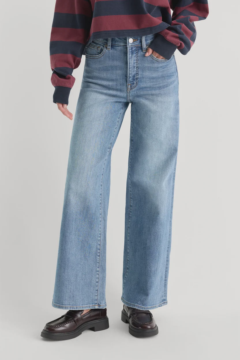 Good American Good Waist Palazzo Ankle Jeans in Cedarwick