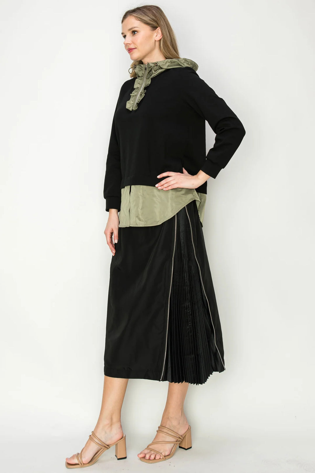 Jelani Pleated Zipper Sides Skirt in Black