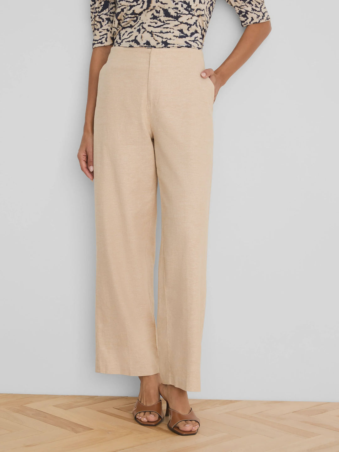 Nic + Zoe Lenox Wide Leg Stretch Linen Pant in Neutral