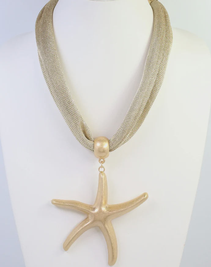 Sally's Seashell Necklace in Worn Gold