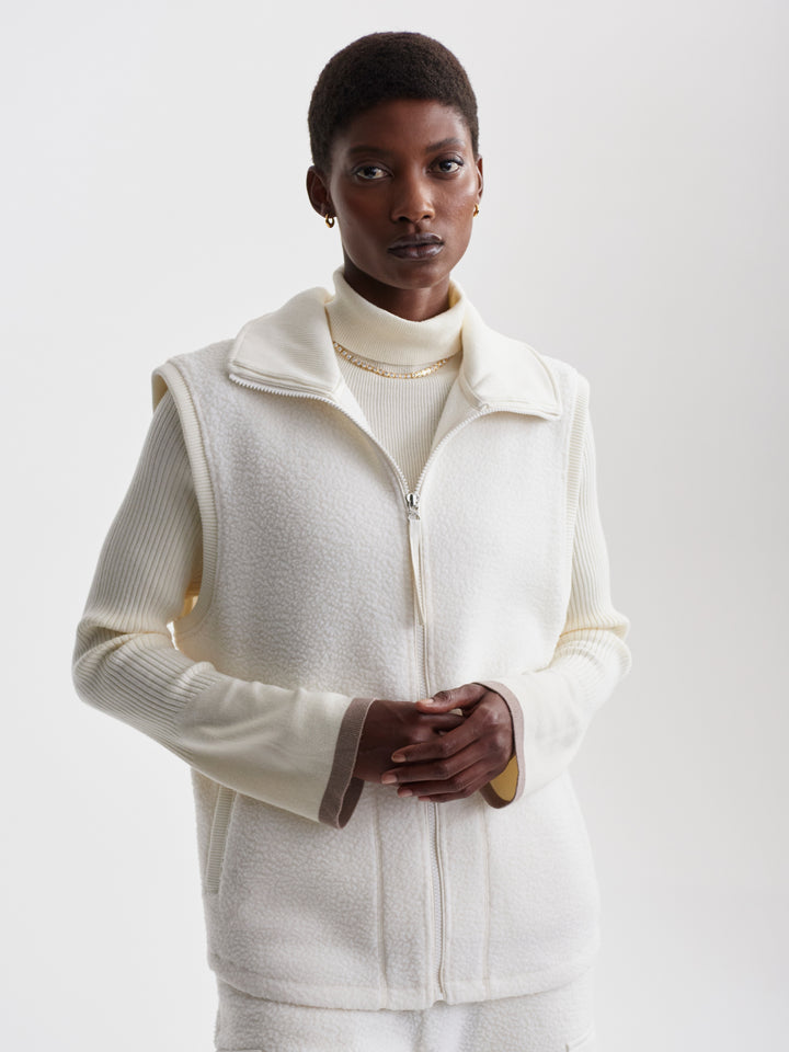 Varley Maggie Fleece Gilet 2.0 in Egret